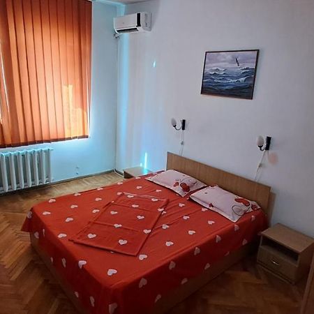 Apartament Grigore Etaj 2 Мангалия Екстериор снимка