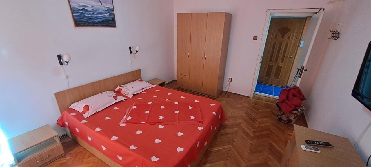 Apartament Grigore Etaj 2 Мангалия Екстериор снимка